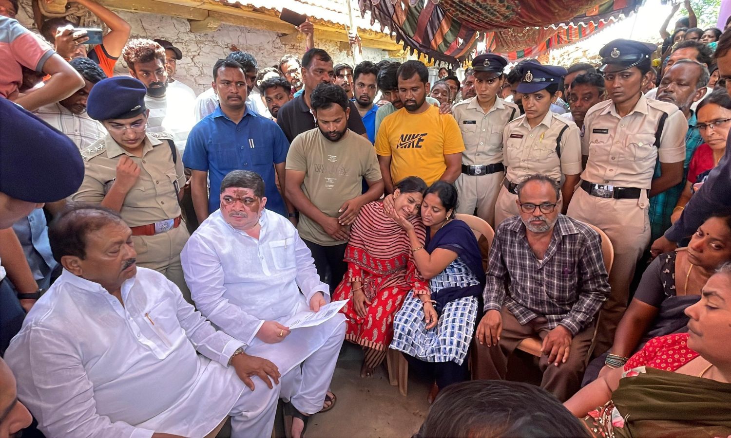 Telangana leaders pay tribute to martyred Greyhounds constable Vadla Sridhar during funeral at Palwancha, Kamareddy.