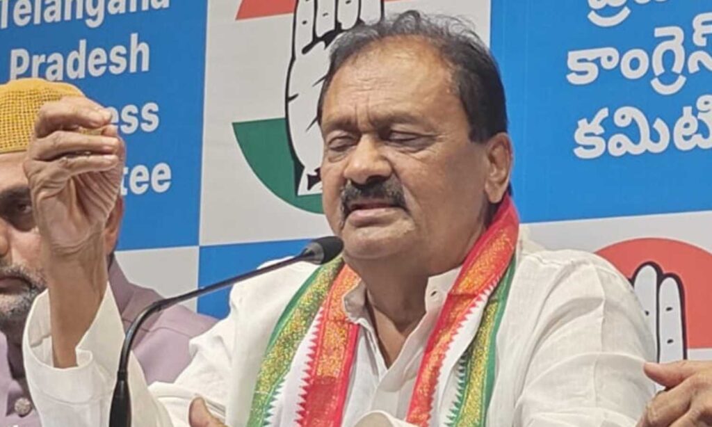 Shabbir Ali challenges KCR family to debate on welfare